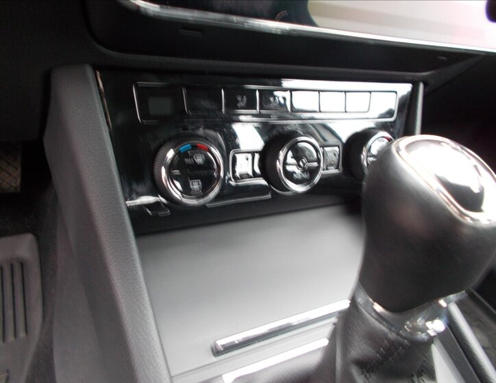 Škoda Superb Sedan / Limuzína 2,0 l 110 kw