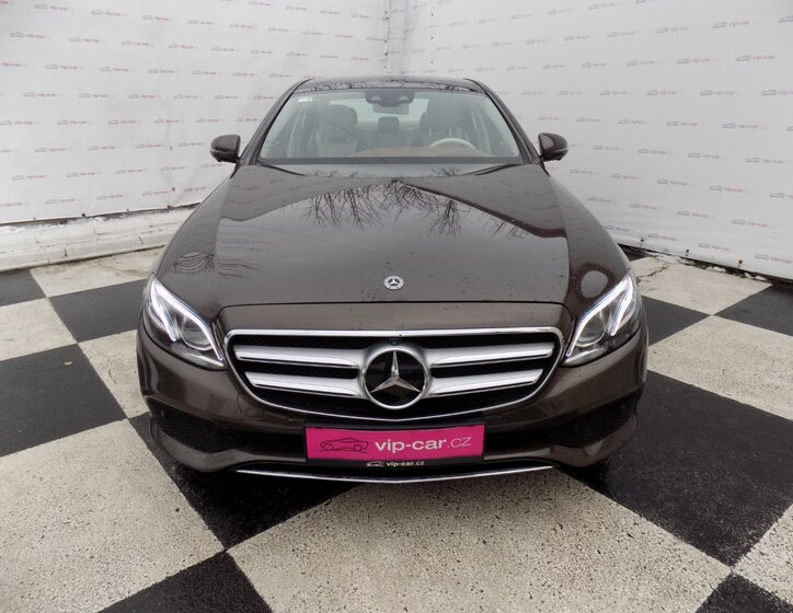 Mercedes-Benz Třídy E Sedan 2,0 l 143 kw