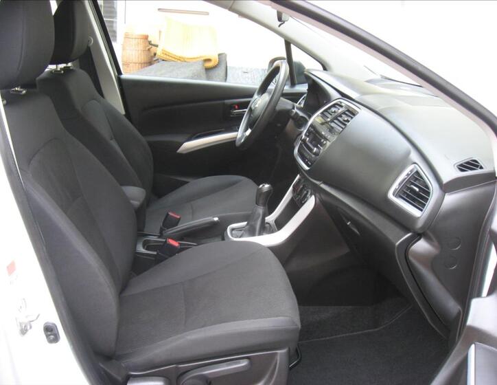 Suzuki S-Cross 16