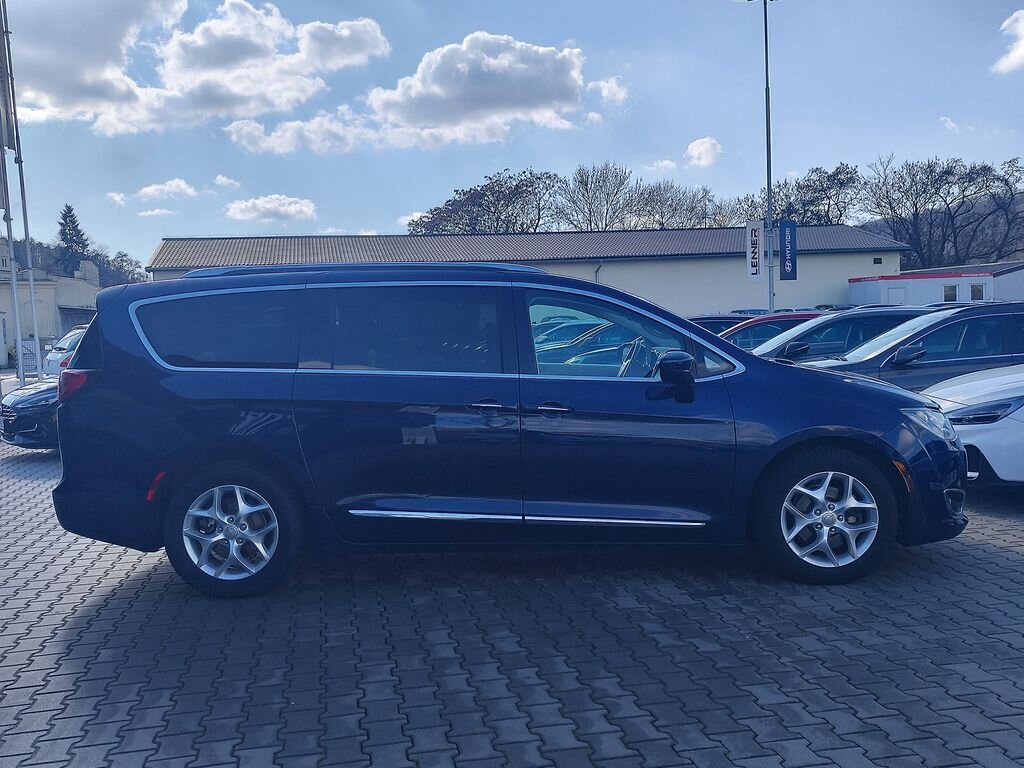 Chrysler Pacifica MPV 3,6 l 211 kw