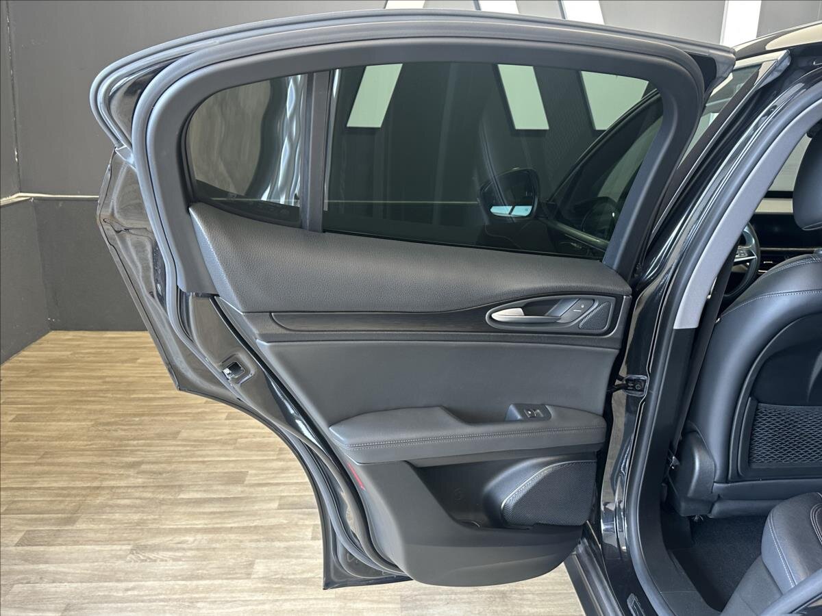 Alfa Romeo Stelvio SUV / Terénní 2,1 l 154 kw