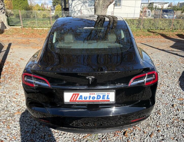 Tesla Model 3 6