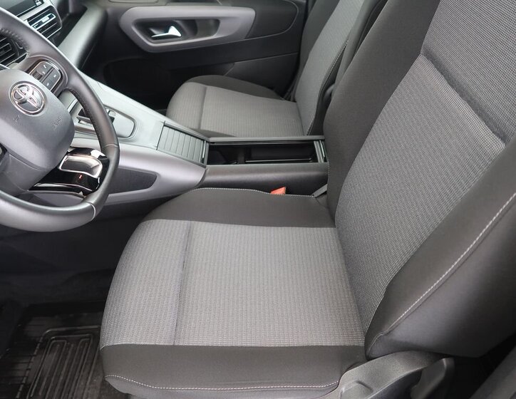 Toyota ProAce Kombi 1,5 l 96 kw