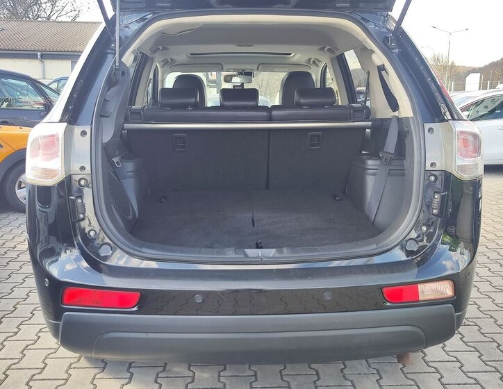 Mitsubishi Outlander SUV / Terénní 2,3 l 110 kw