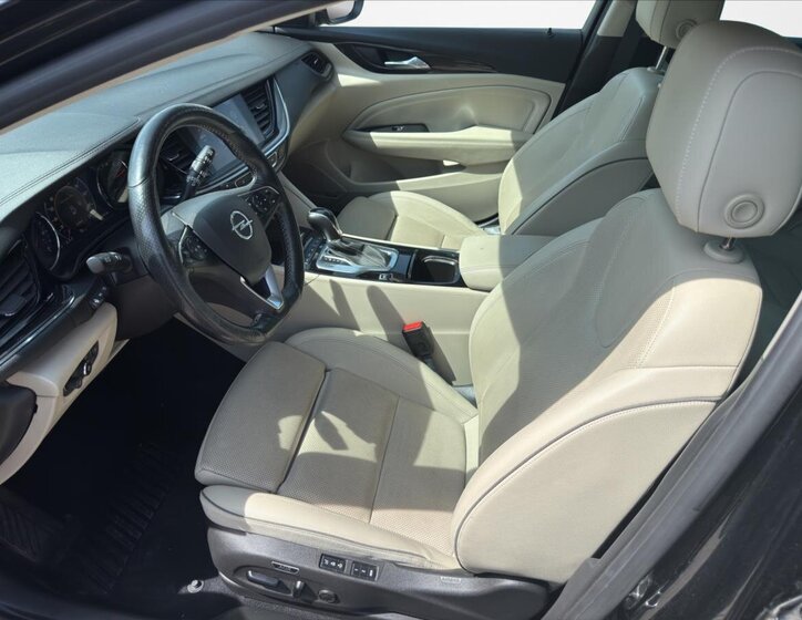 Opel Insignia Kombi 2,0 l 154 kw