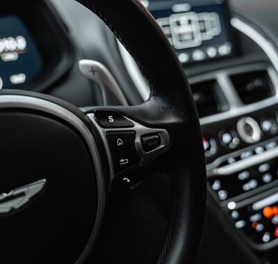 Aston Martin DB11 21