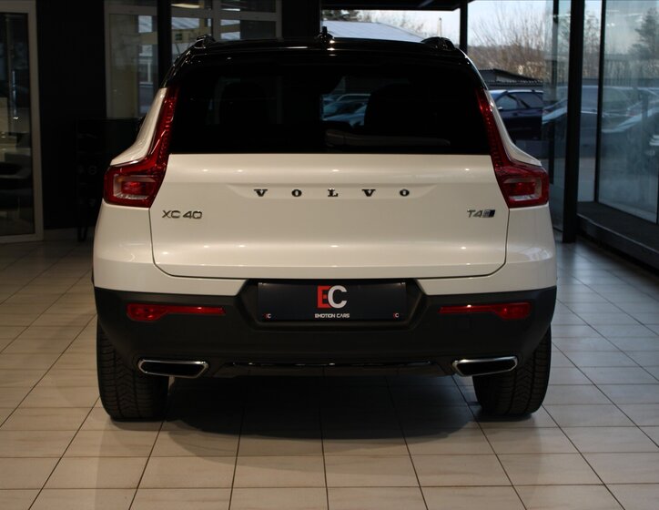 Volvo XC40 SUV / Terénní 2,0 l 140 kw