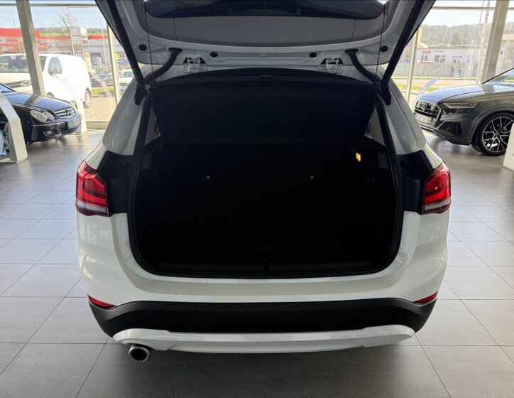 BMW X1 Kombi 1,5 l 103 kw