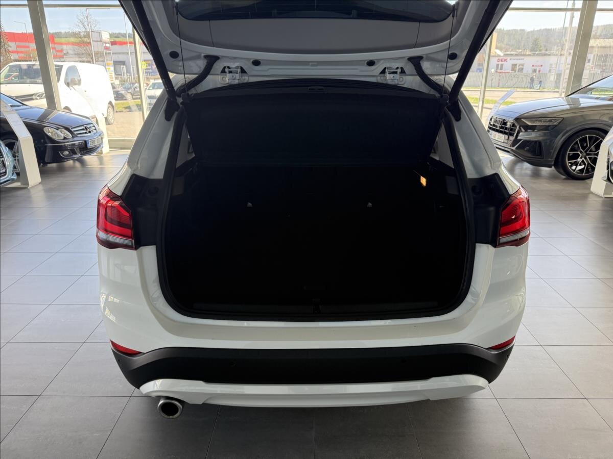 BMW X1 Kombi 1,5 l 103 kw