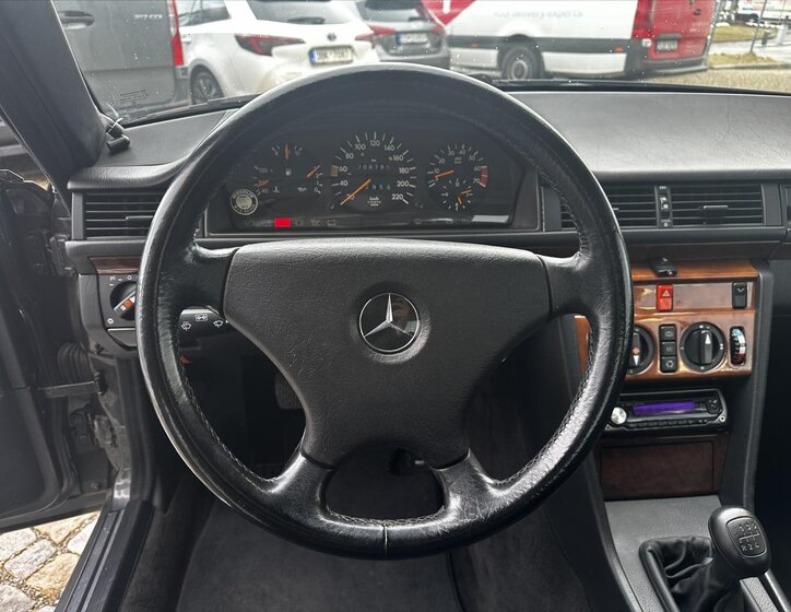 Mercedes-Benz 124 Kupé 1,9 l 100 kw