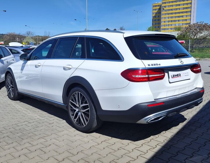 Mercedes-Benz Třídy E Kombi 2,0 l 143 kw