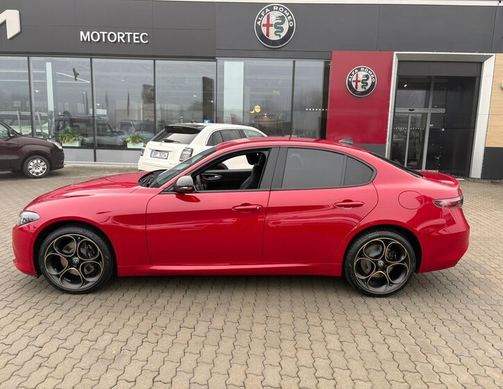 Alfa Romeo Giulia 4