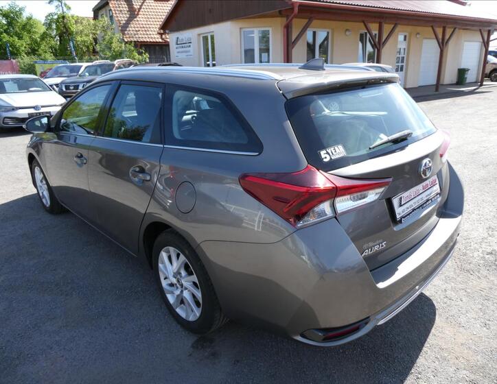 Toyota Auris 7