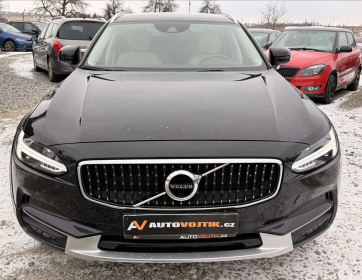 Volvo V90 2