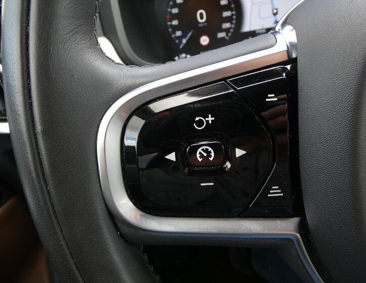 Volvo S90 Sedan / Limuzína 2,0 l 173 kw