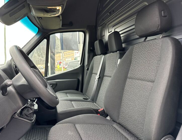 Mercedes-Benz Sprinter 10