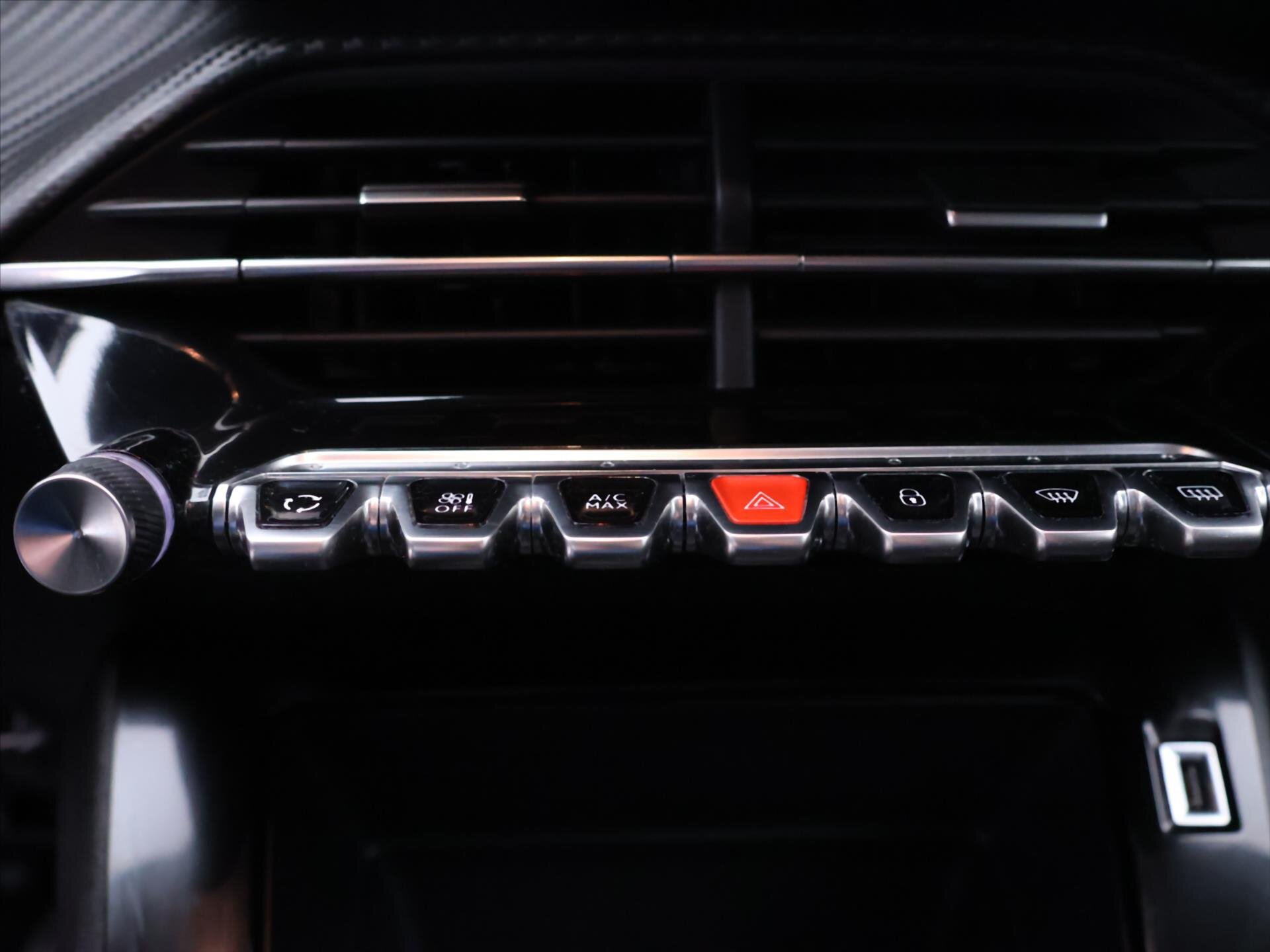 Peugeot 2008 SUV / Terénní 1,2 l 74 kw