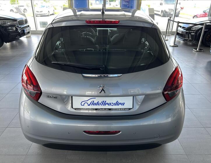 Peugeot 208 5
