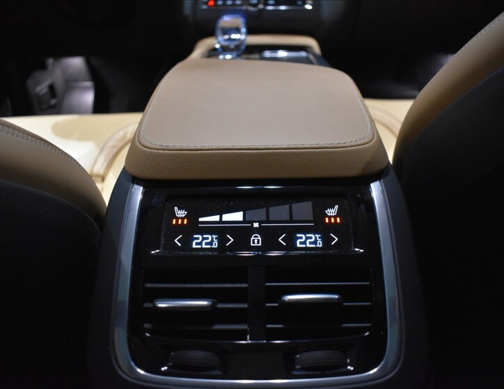 Volvo XC90 16
