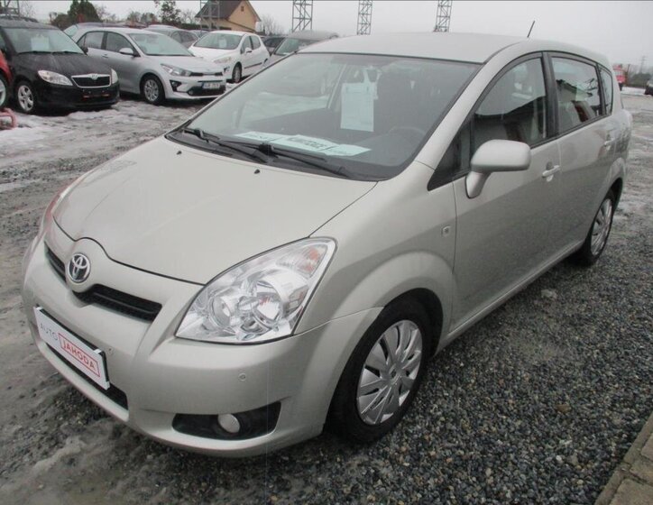 Toyota Corolla Verso 3