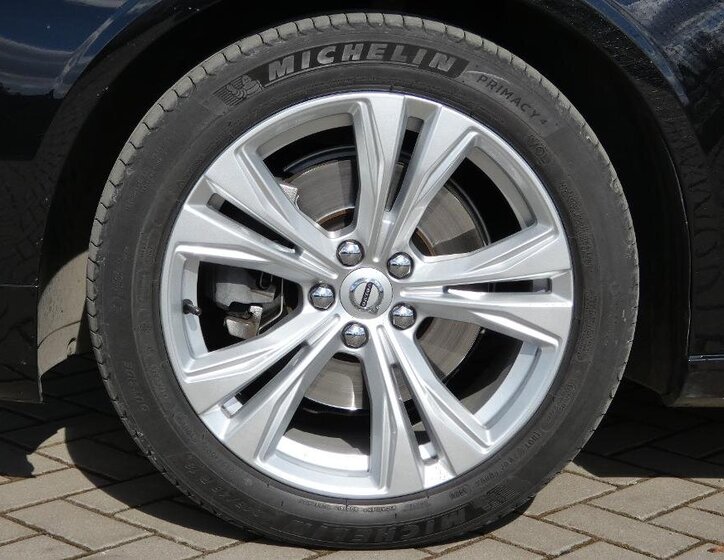 Volvo S90 Sedan / Limuzína 2,0 l 173 kw