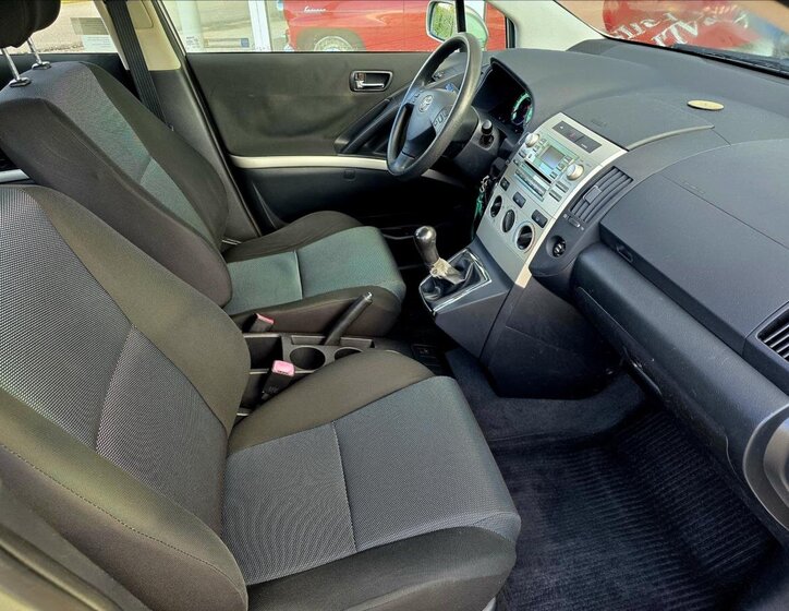 Toyota Corolla Verso 12