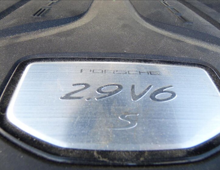 Porsche Cayenne SUV 2,9 l 324 kw