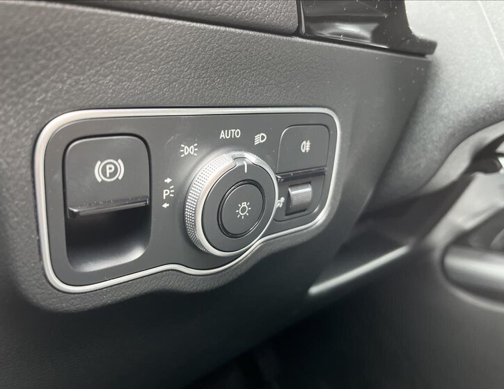 Mercedes-Benz GLA 11