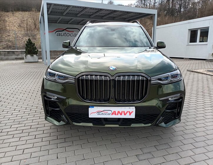 BMW X7 SUV / Terénní 4,4 l 390 kw