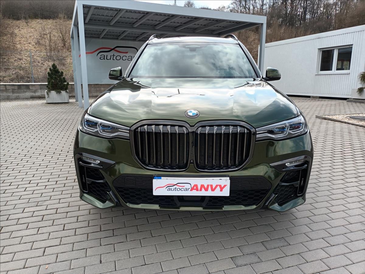 BMW X7 SUV / Terénní 4,4 l 390 kw