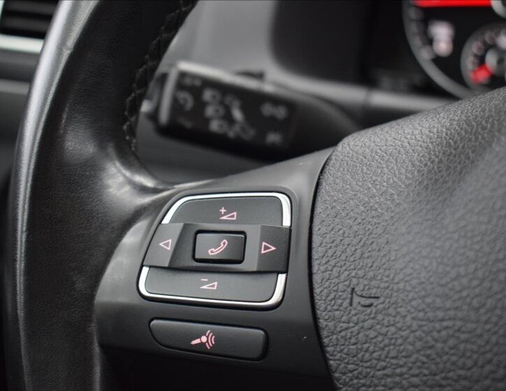 Volkswagen Touran Kombi 1,6 l 77 kw