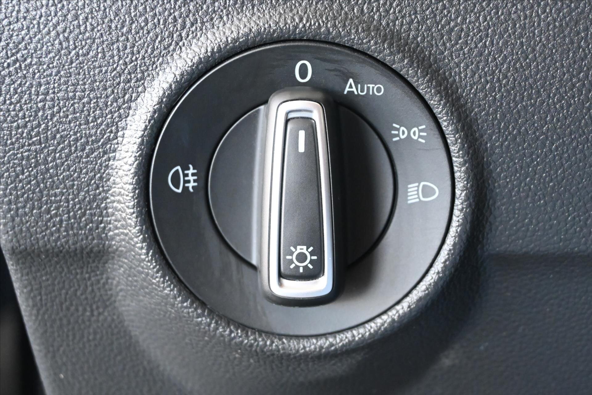 Volkswagen T-Roc SUV / Terénní 1,6 l 85 kw