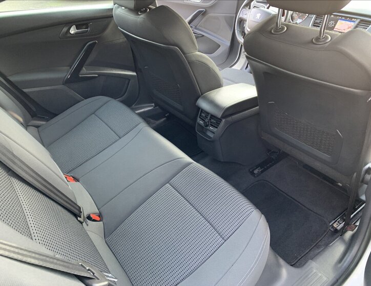 Peugeot 508 Sedan / Limuzína 2,0 l 120 kw