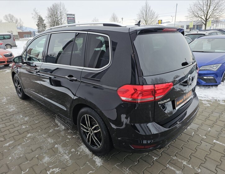 Volkswagen Touran 8