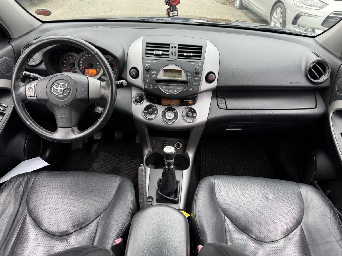 Toyota RAV4 SUV / Terénní 2,2 l 100 kw