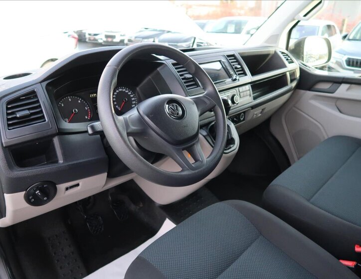 Volkswagen Transporter 9