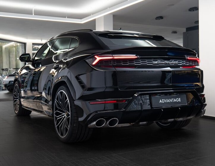Lamborghini Urus 4