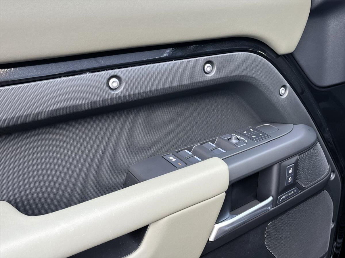 Land Rover Defender SUV / Terénní 3,0 l 183 kw