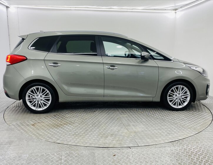 KIA Carens 24