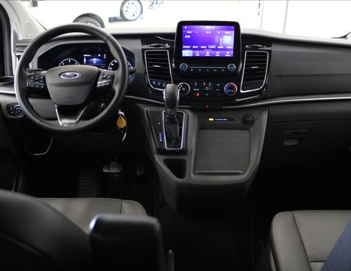 Ford Tourneo Custom MPV 2,0 l 125 kw