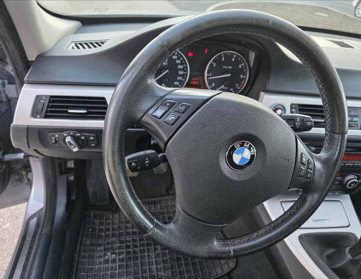 BMW Řada 3 Kombi 2,0 l 105 kw