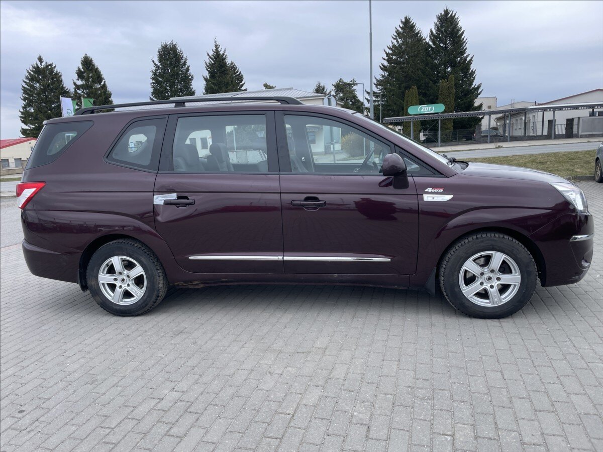 SsangYong Rodius SUV / Terénní 2,0 l 114 kw