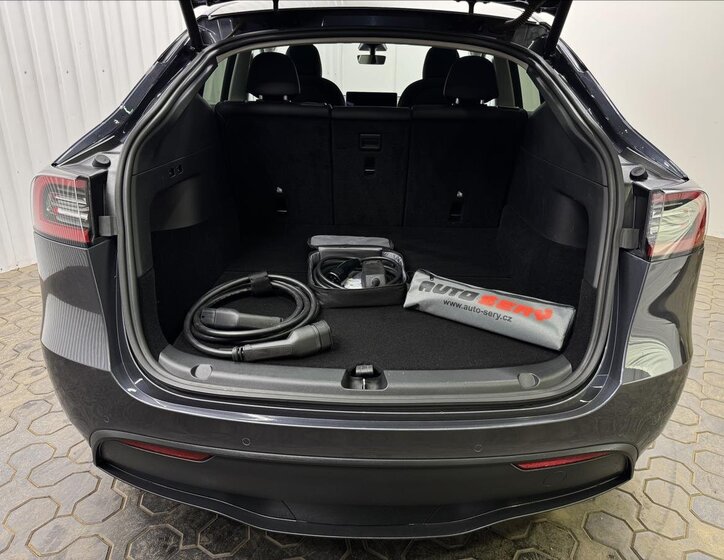 Tesla Model Y SUV / Terénní 0,0 378 kw