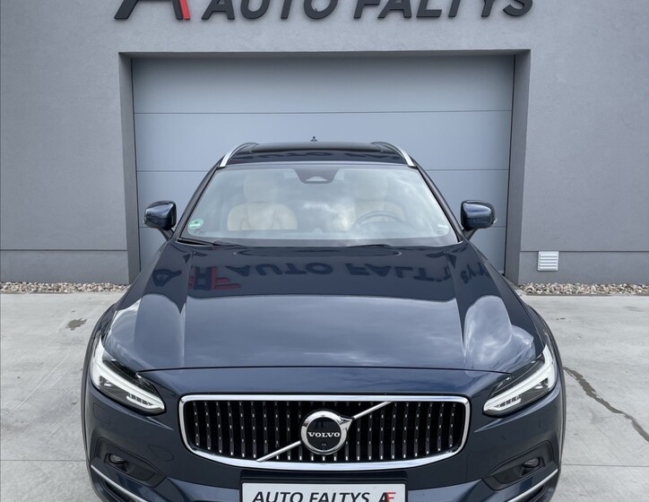 Volvo V90 8