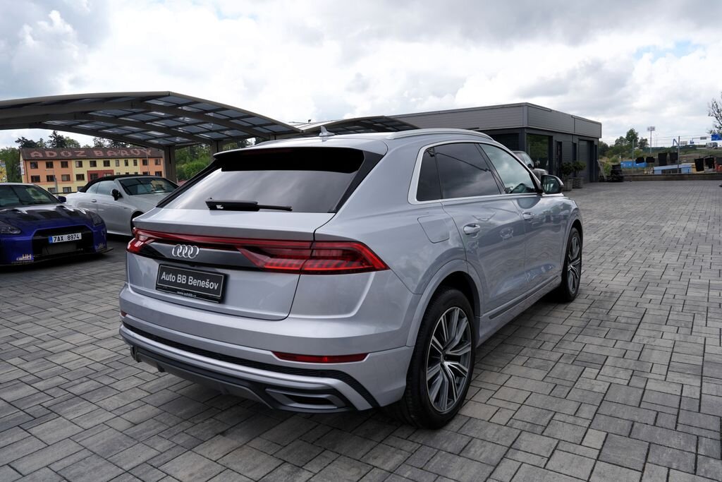 Audi Q8 SUV / Terénní 3,0 l 250 kw