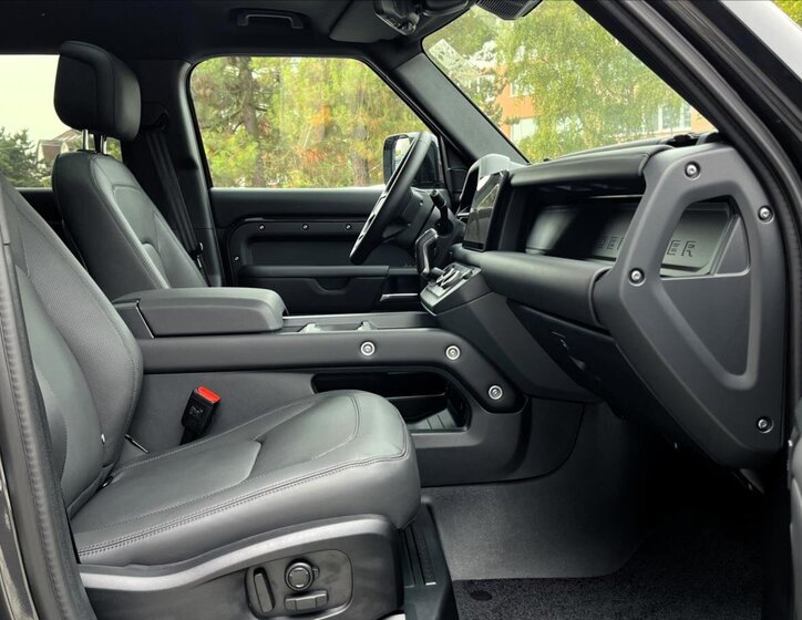 Land Rover Defender SUV / Terénní 3,0 l 147 kw