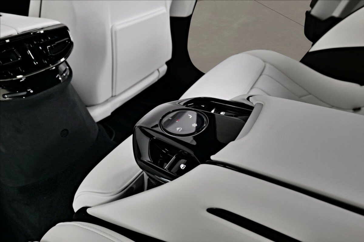 Ferrari Purosangue SUV / Terénní 6,5 l 529 kw