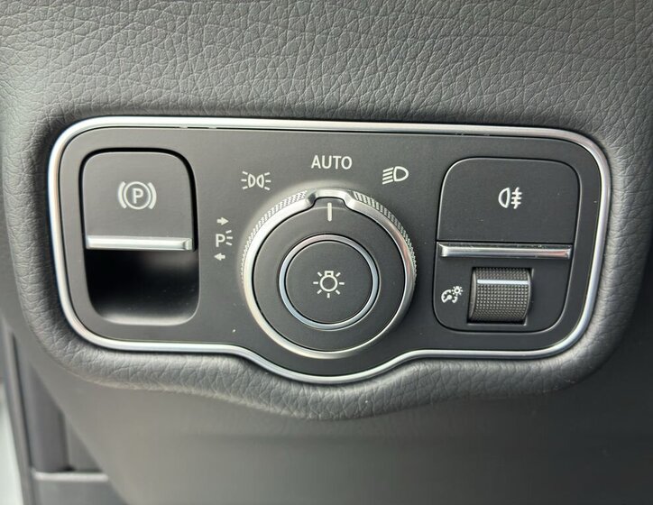 Mercedes-Benz Třídy G SUV / Terénní 0,0 432 kw