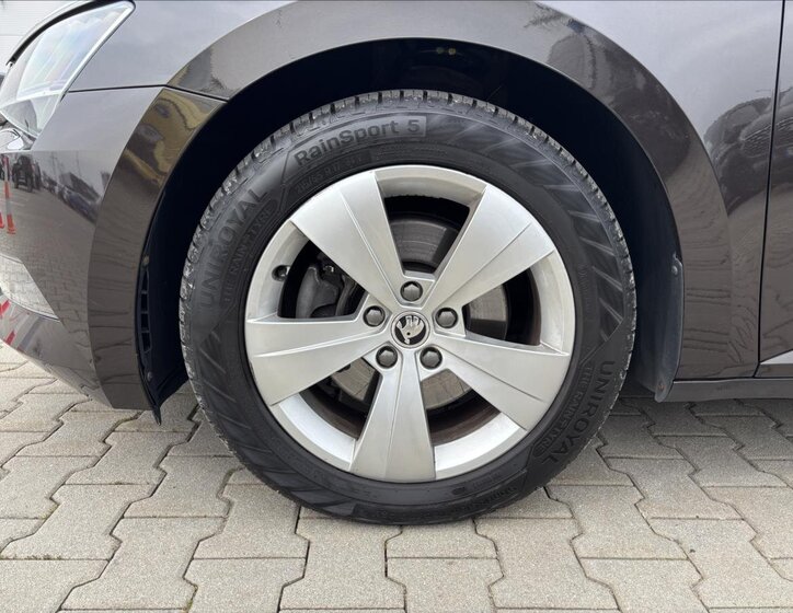 Škoda Superb Sedan / Limuzína 2,0 l 140 kw