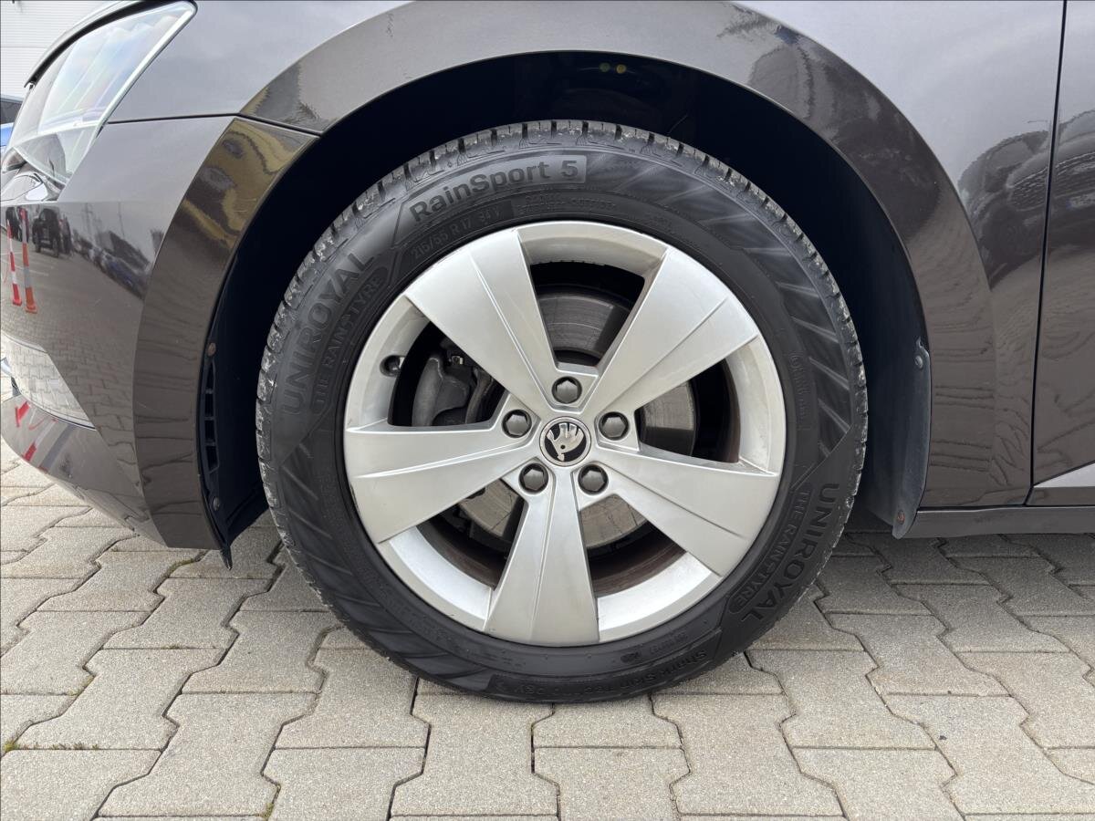 Škoda Superb Sedan / Limuzína 2,0 l 140 kw